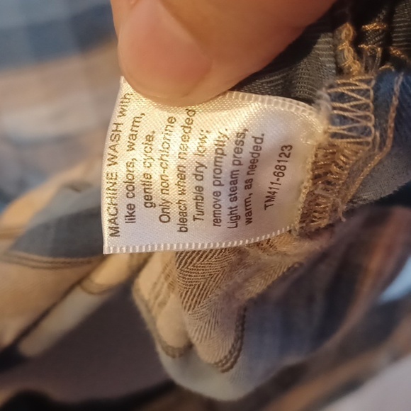 Pendleton ruffle shirt blue/tan plaid button down, cotton, fitted - Picture 7 of 7